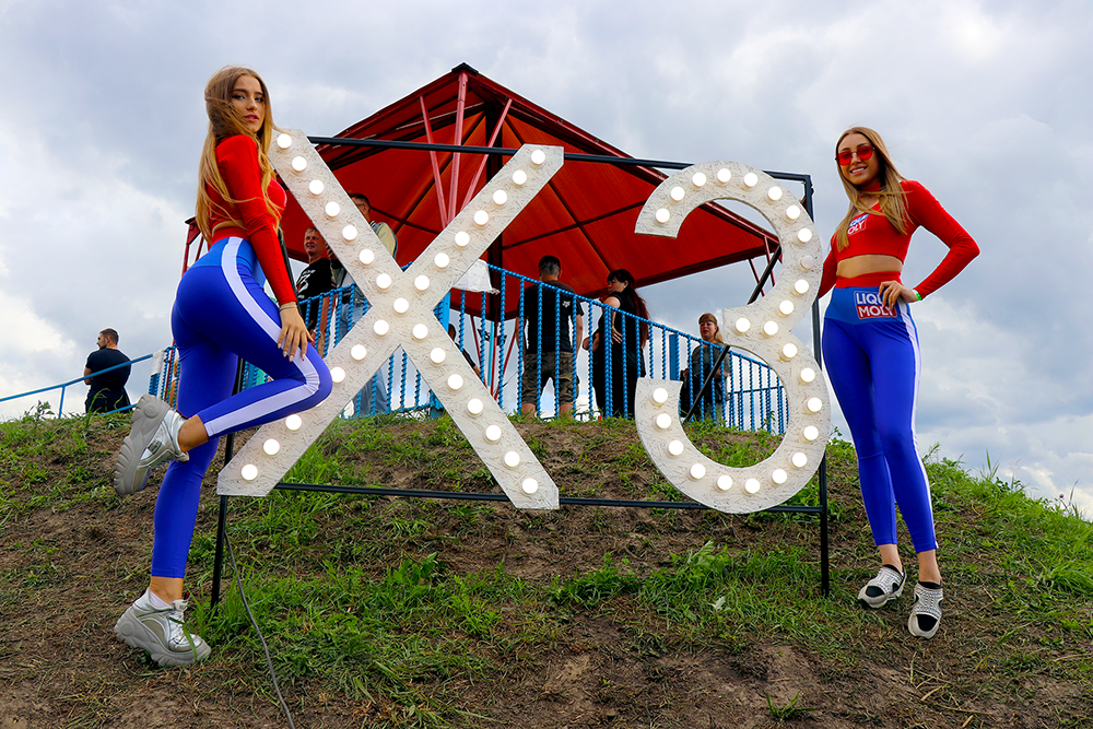 Девушки Liqui Moly нашли самое яркое место Девушки Liqui Moly нашли самое яркое место