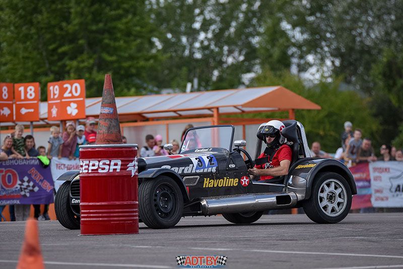Алексей Королев, пилот команды Texaco Havoline, дважды глохнет на старте! Алексей Королев, пилот команды Texaco Havoline, дважды глохнет на старте!