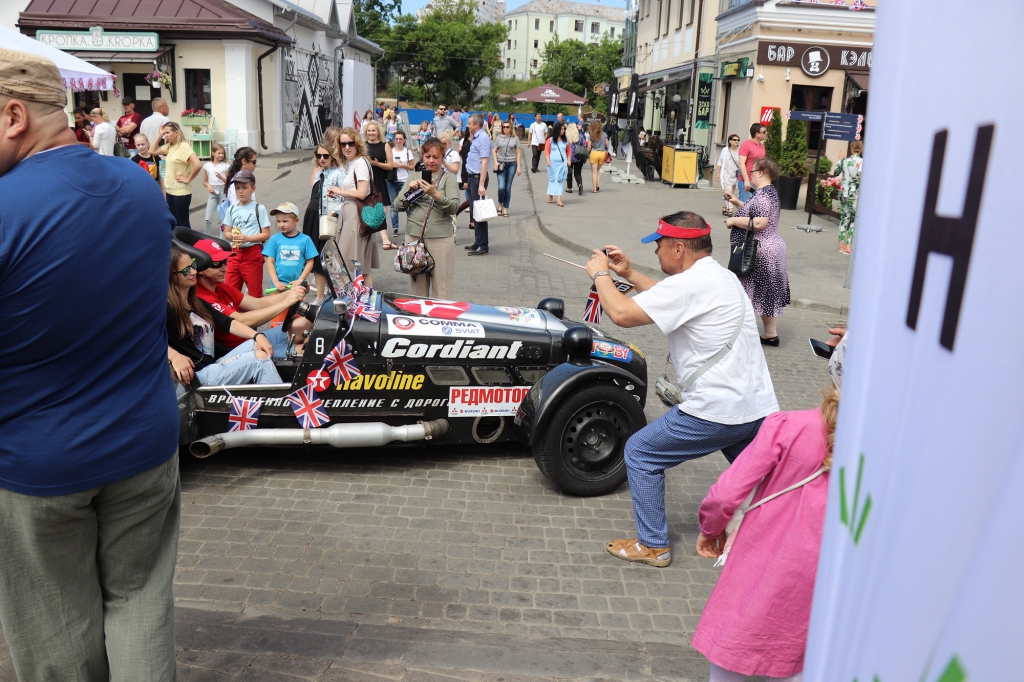 В Caterham'е все желающие могли почувствовать себя вторым пилотом Дмитрия Баркана В Caterham'е все желающие могли почувствовать себя вторым пилотом Дмитрия Баркана