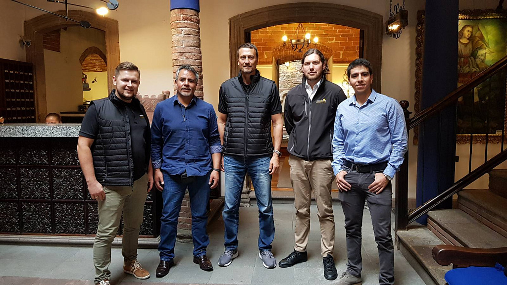 Суханов Вячеслав Анатольевич, учредитель OBK Group, с партнерами Chamaeleon Суханов Вячеслав Анатольевич, учредитель OBK Group, с партнерами Chamaeleon